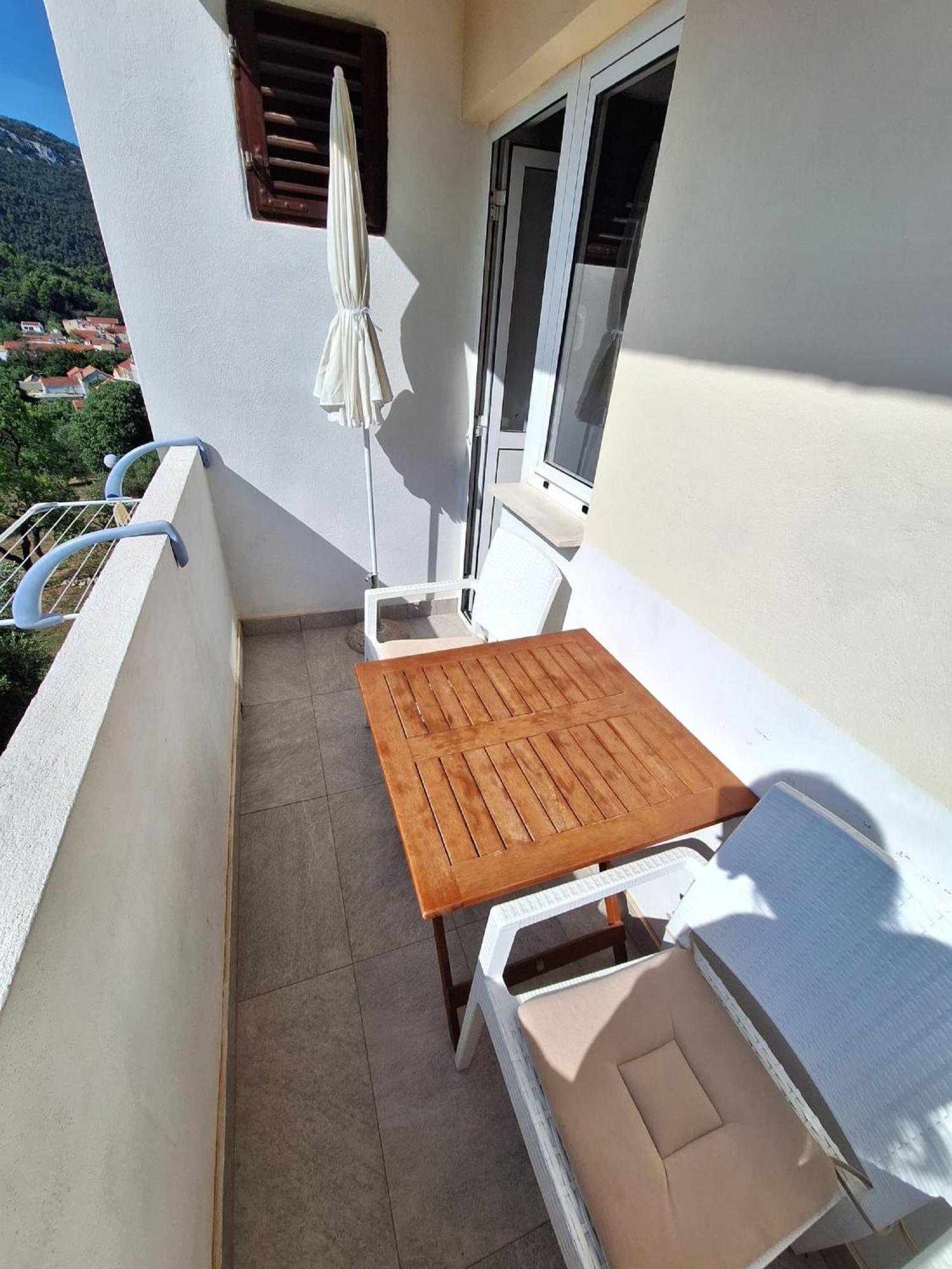 Apartments Dalmatin Жуляна Екстер'єр фото