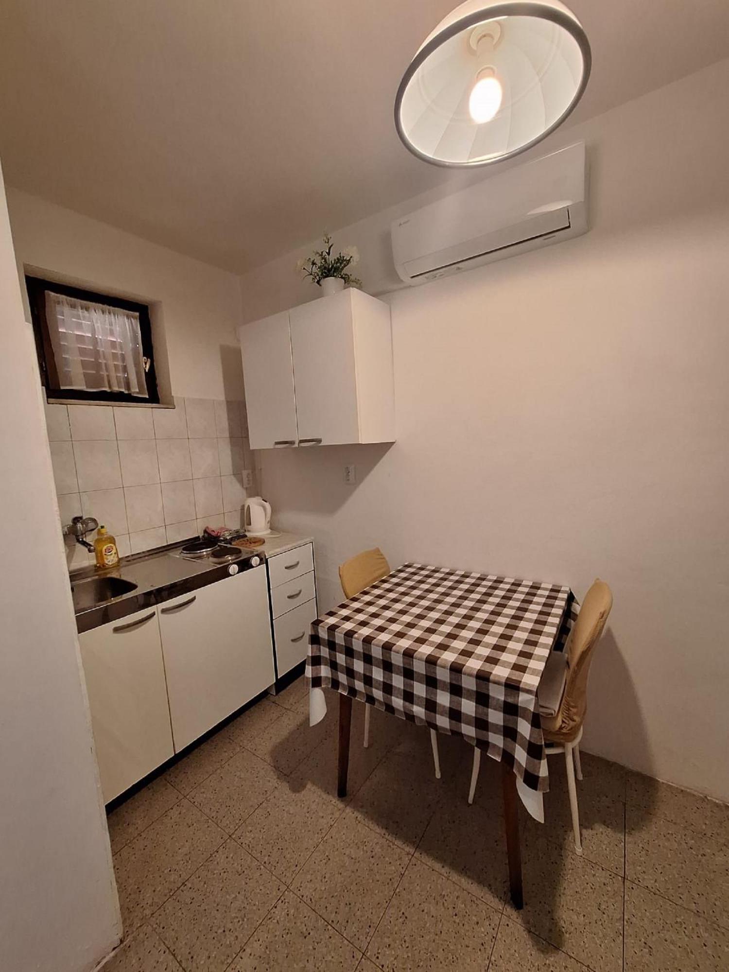 Apartments Dalmatin Жуляна Екстер'єр фото