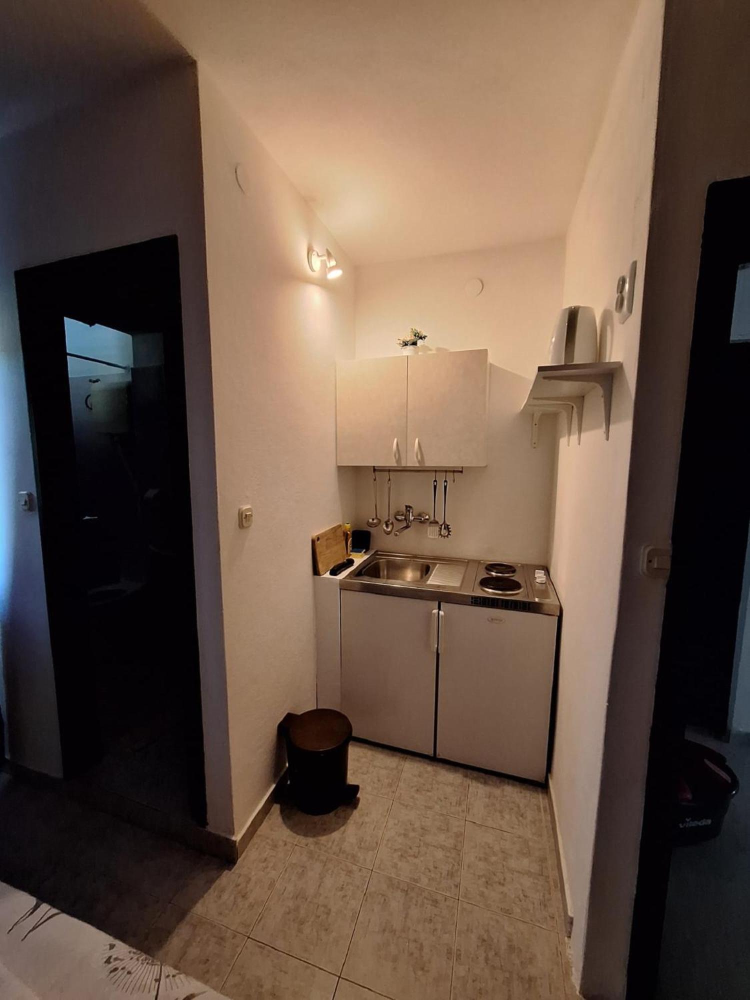 Apartments Dalmatin Жуляна Екстер'єр фото